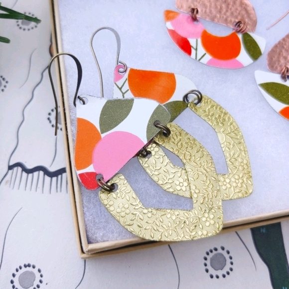 🛑SOLD🛑Retro Spring Garden - Vintage Tin & Brass - Picture 5 of 8